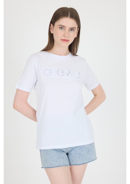 Beyaz Yazı Kabartmalı Relaxed Fit Tişört 25224 fiyatları