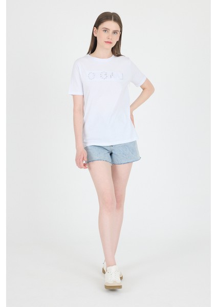 Beyaz Yazı Kabartmalı Relaxed Fit Tişört 25224 modelleri