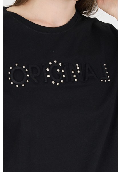 Siyah Yazı Kabartmalı Relaxed Fit Tişört 25224 fırsatları