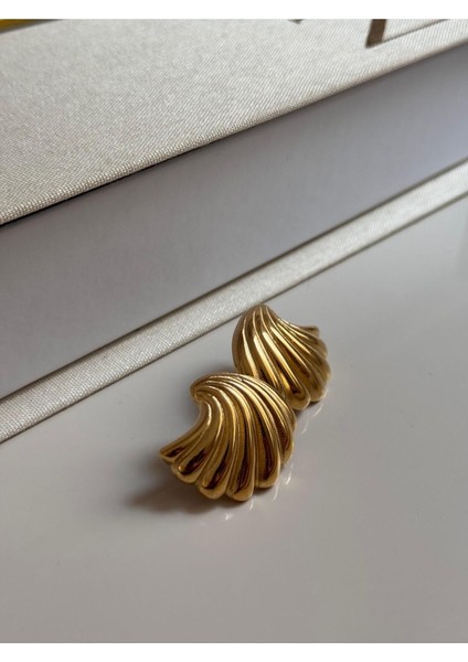 Altın Kaplama Kabarık Spiral Form Küpe – Modern ve Minimal Tasarım