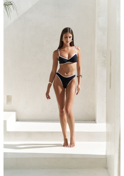 Laili Kontrast Şerit Detaylı Siyah Bikini Üstü