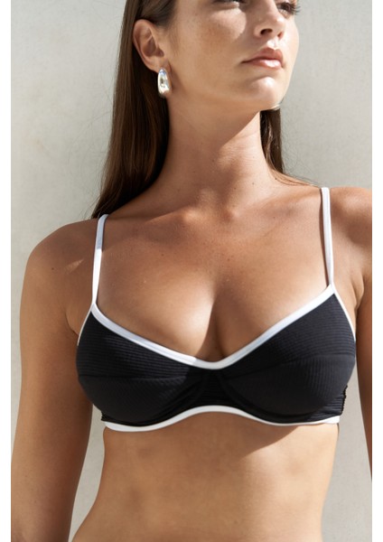 Laili Kontrast Şerit Detaylı Siyah Bikini Üstü
