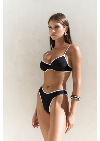 Laili Kontrast Şerit Detaylı Siyah Bikini Üstü