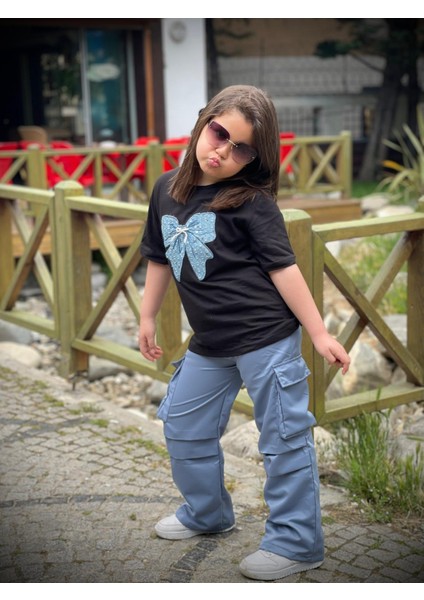 Kargo Cepli Pantolon ve Kelebek Baskılı T-Shirt Kombin modelleri