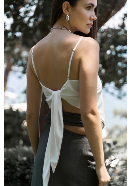 Alytih Üçgen Detay Ekru Crop modelleri