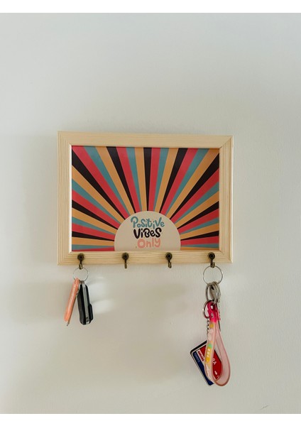 Masif Ahşap Çerçeveli Retro Stil Positive Vibes Only Anahtarlık Askısı, Duvar Askılı Anahtarlık