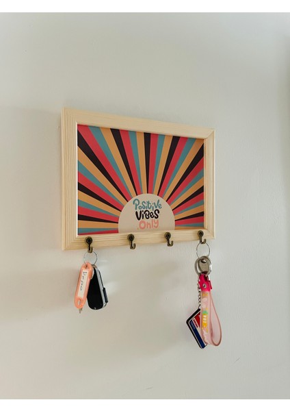 Masif Ahşap Çerçeveli Retro Stil Positive Vibes Only Anahtarlık Askısı, Duvar Askılı Anahtarlık
