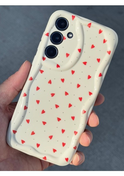 Samsung Galaxy S25 Kılıf Kamera Korumalı Dalga Kenarlı Kırmızı Kalp Desenli Silikon Kapak
