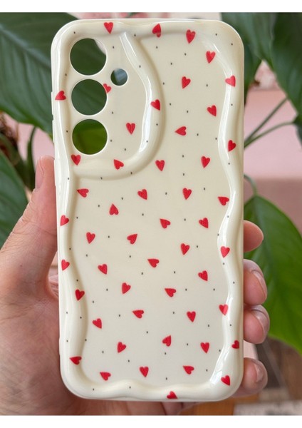 Samsung Galaxy S25 Kılıf Kamera Korumalı Dalga Kenarlı Kırmızı Kalp Desenli Silikon Kapak fiyatları