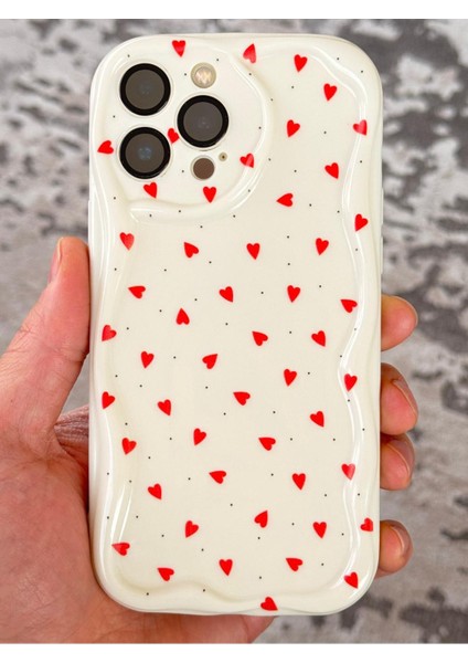 Apple iPhone 13 Pro Kılıf Kamera Korumalı Dalga Kenarlı Kırmızı Kalp Desenli Silikon Kapak