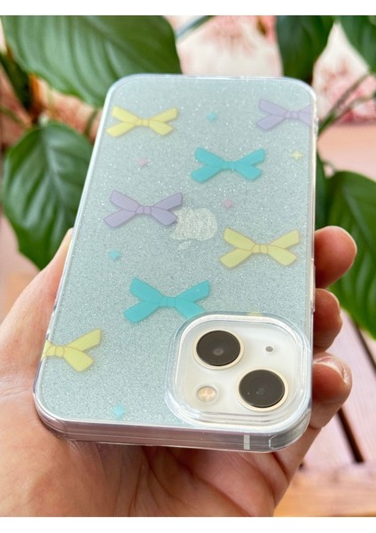 Apple iPhone 13/14 Uyumlu Kılıf Mavi Simli Renkli Fiyonk Desenli Parlak Darbe Emici Kapak