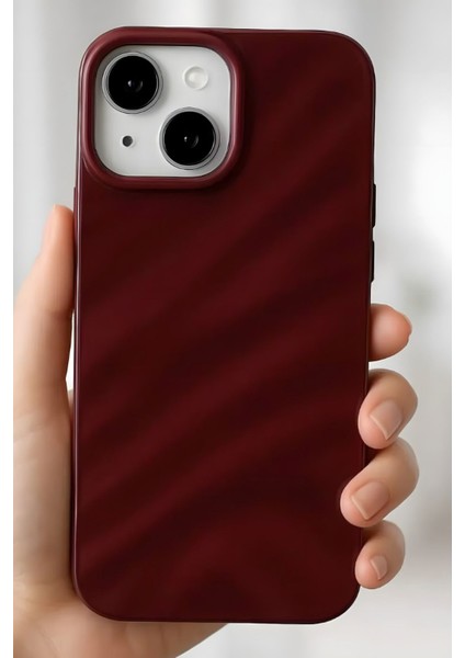 Apple iPhone 13 - 14 - 15 Kılıf Parlak Kabartmalı Dalga Tasarımlı Desenli Mürdüm Darbe Emici Silikon Kapak