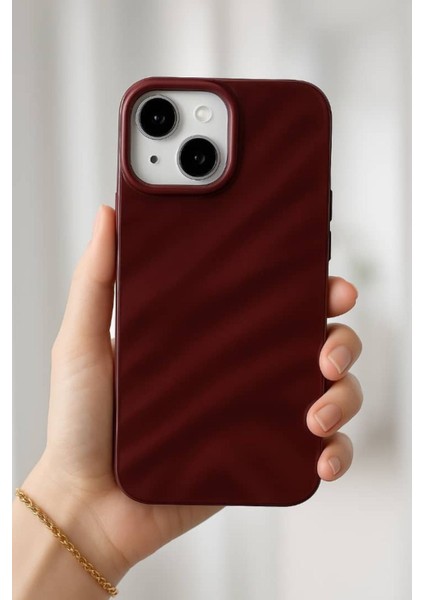 Apple iPhone 13 - 14 - 15 Kılıf Parlak Kabartmalı Dalga Tasarımlı Desenli Mürdüm Darbe Emici Silikon Kapak fiyatları
