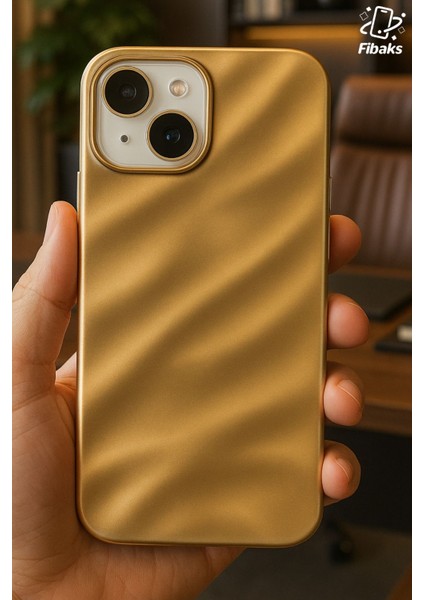 Apple iPhone 13/14 Kılıf Parlak Kabartmalı Dalga Tasarımlı Desenli Gold Darbe Emici Silikon Kapak