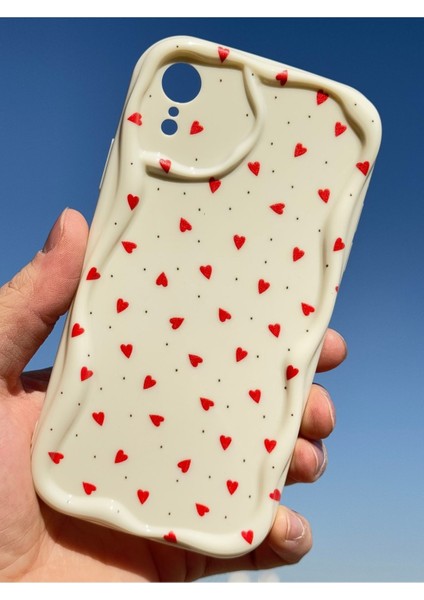 Apple iPhone Xr Kılıf Kamera Korumalı Dalga Kenarlı Kırmızı Kalp Desenli Silikon Kapak