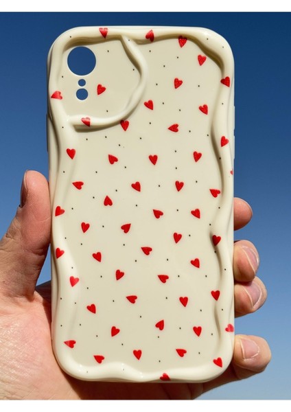 Apple iPhone Xr Kılıf Kamera Korumalı Dalga Kenarlı Kırmızı Kalp Desenli Silikon Kapak