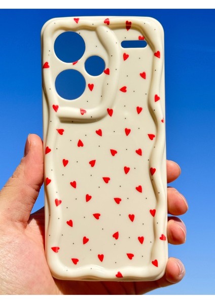 Xiaomi Redmi Note 13 Pro Plus Kılıf Kamera Korumalı Dalga Kenarlı Kırmızı Kalp Desenli Silikon Kapak