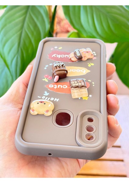 Samsung Galaxy A20-A30 Kılıf Tasarımlı Desenli Kamera Korumalı Ayıcık Kahve Renkli Yumuşak Silikon