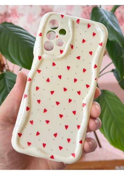 Samsung Galaxy A13 Kılıf Kamera Korumalı Dalga Kenarlı Kırmızı Kalp Desenli Silikon Kapak
