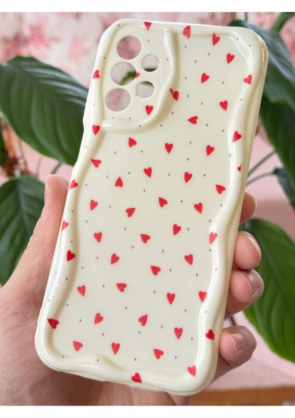 Samsung Galaxy A13 Kılıf Kamera Korumalı Dalga Kenarlı Kırmızı Kalp Desenli Silikon Kapak