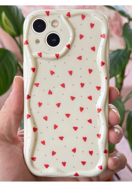 Apple iPhone 14 Uyumlu Kılıf Kamera Korumalı Dalga Kenarlı Kırmızı Kalp Desenli Silikon Kapak indirimleri