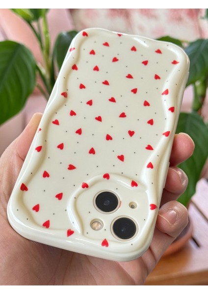 Apple iPhone 14 Uyumlu Kılıf Kamera Korumalı Dalga Kenarlı Kırmızı Kalp Desenli Silikon Kapak