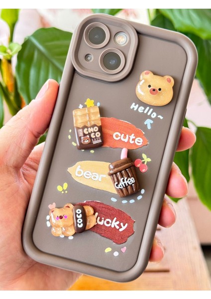 Apple iPhone 14/13 Kılıf Kamera Korumalı Ayıcık Kahve Figürlü Renkli Yumuşak Silikon Kapak