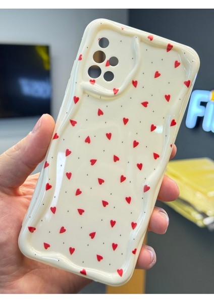 Samsung Galaxy A51 Kılıf Kamera Korumalı Dalga Kenarlı Kırmızı Kalp Desenli Silikon Kapak