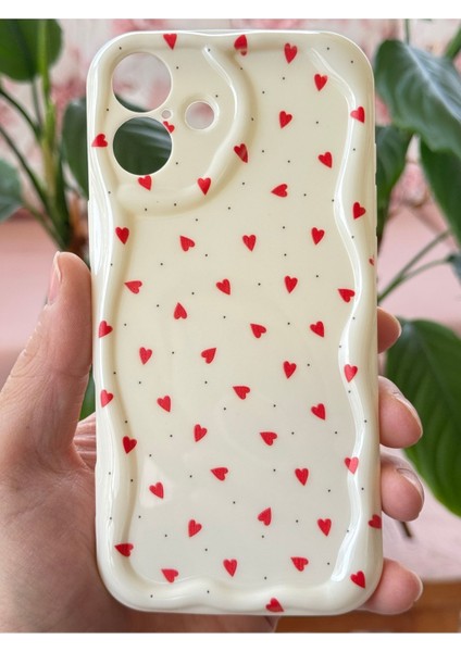 Apple iPhone 16 Kılıf Kamera Korumalı Dalga Kenarlı Kırmızı Kalp Desenli Silikon Kapak modelleri