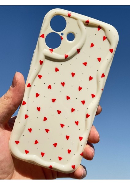 Apple iPhone 16 Plus Kılıf Kamera Korumalı Dalga Kenarlı Kırmızı Kalp Desenli Silikon Kapak fiyatları