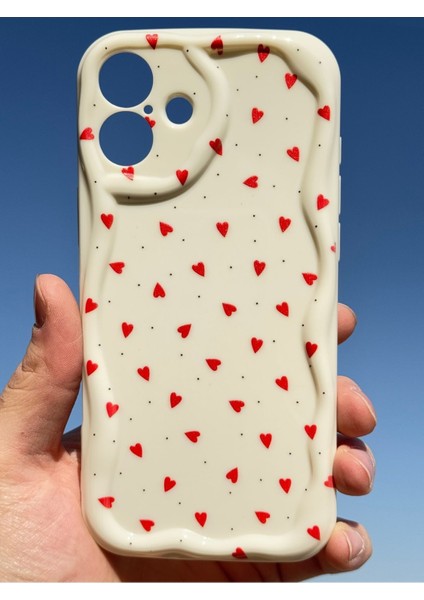 Apple iPhone 16 Plus Kılıf Kamera Korumalı Dalga Kenarlı Kırmızı Kalp Desenli Silikon Kapak modelleri