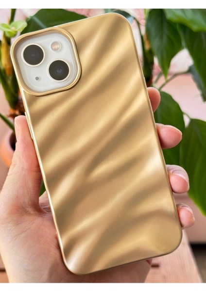 Apple iPhone 13/14 Kılıf Parlak Kabartmalı Dalga Tasarımlı Desenli Gold Darbe Emici Silikon Kapak fırsatları