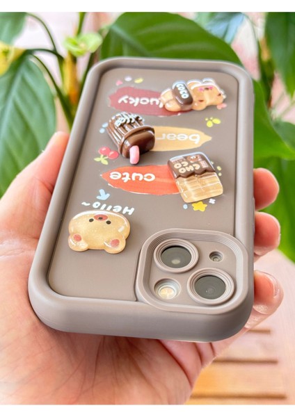 Apple iPhone 13 Uyumlu Kılıf Kamera Korumalı Ayıcık Kahve Figürlü Renkli Yumuşak Silikon Kapak