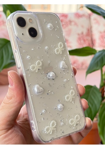 Apple iPhone 13/14 Uyumlu Kılıf Fiyonk ve Inci Desenli Şeffaf Simli Kamera Çıkıntılı Parlak Kapak