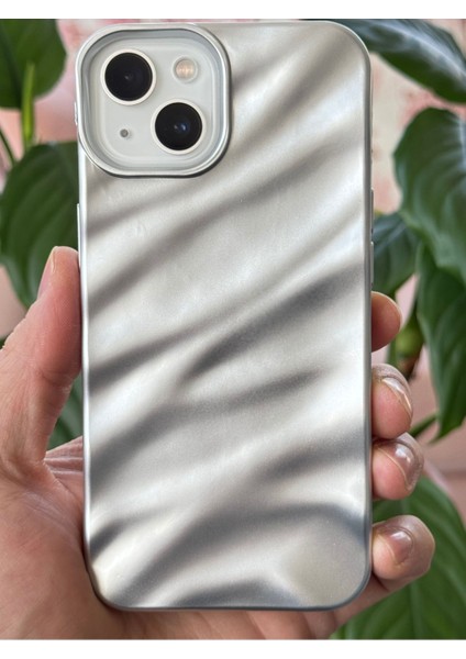 Apple iPhone 13/14 Kılıf Parlak Kabartmalı Dalga Tasarımlı Desenli Gümüş Darbe Emici Silikon Kapak