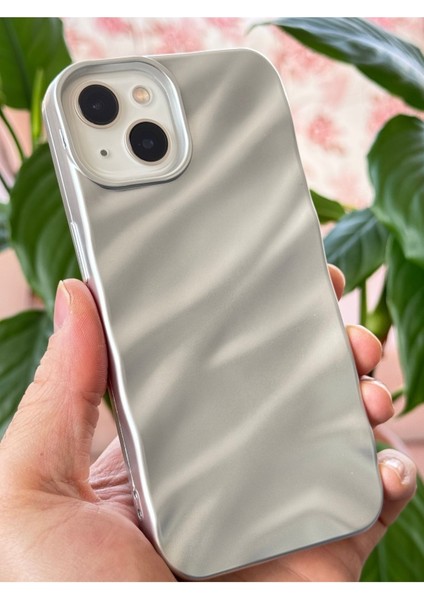 Apple iPhone 13/14 Kılıf Parlak Kabartmalı Dalga Tasarımlı Desenli Gümüş Darbe Emici Silikon Kapak