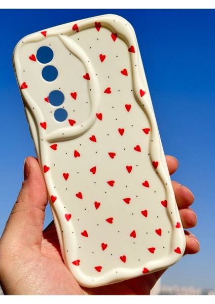 Honor 90 Kılıf Kamera Korumalı Dalga Kenarlı Kırmızı Kalp Desenli Silikon Kapak