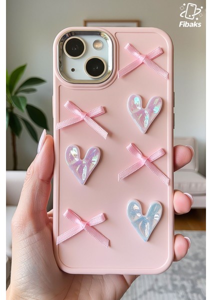 Apple iPhone 13/14 Kılıf Kamera Çıkıntılı Kalpli Fiyonk Desenli Pembe Yumuşak Silikon Kapak
