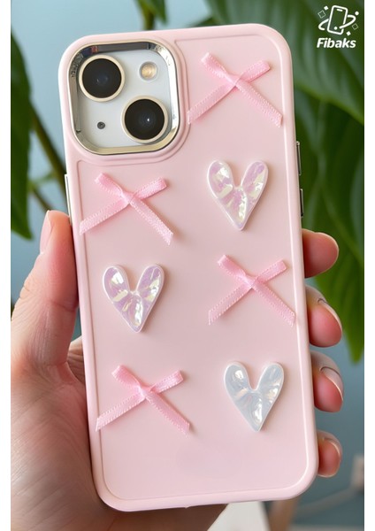 Apple iPhone 13/14 Kılıf Kamera Çıkıntılı Kalpli Fiyonk Desenli Pembe Yumuşak Silikon Kapak
