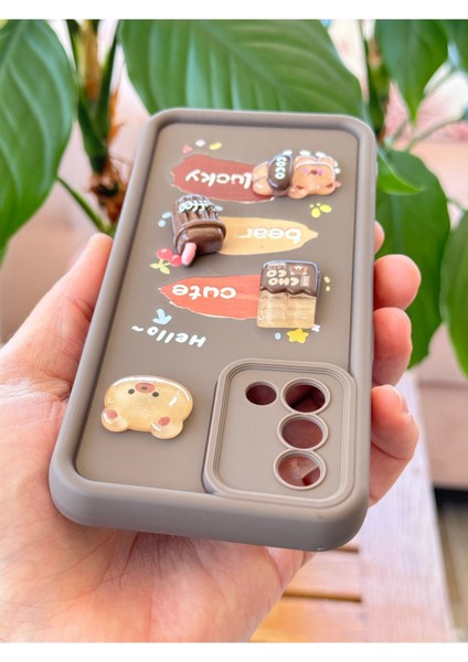 Oppo A74 Kılıf Tasarımlı Desenli Kamera Korumalı Ayıcık Kahve Renkli Yumuşak Silikon Kap