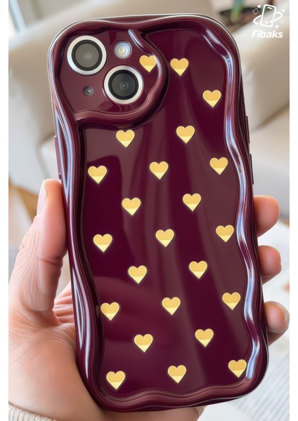 Apple iPhone 13 Kılıf Kamera Korumalı Dalga Kenarlı Minik Sarı Kalp Desenli Bordo Silikon Kapak