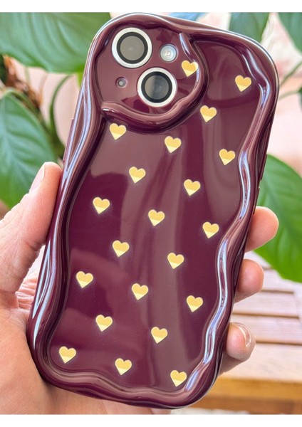 Apple iPhone 13 Kılıf Kamera Korumalı Dalga Kenarlı Minik Sarı Kalp Desenli Bordo Silikon Kapak fiyatları