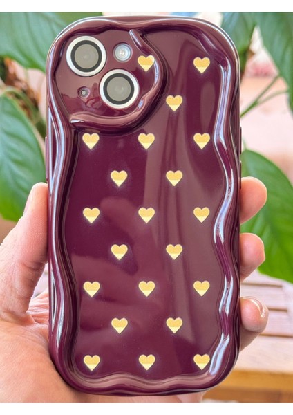 Apple iPhone 13 Kılıf Kamera Korumalı Dalga Kenarlı Minik Sarı Kalp Desenli Bordo Silikon Kapak modelleri