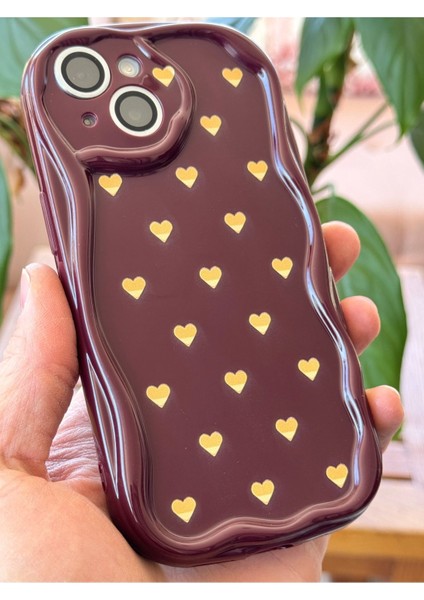 Apple iPhone 13 Kılıf Kamera Korumalı Dalga Kenarlı Minik Sarı Kalp Desenli Bordo Silikon Kapak indirimleri