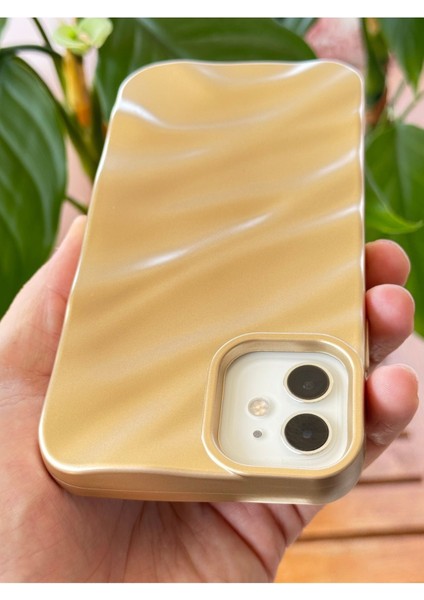 Apple iPhone 11 Kılıf Parlak Kabartmalı Dalga Tasarımlı Desenli Gold Darbe Emici Silikon Kapak