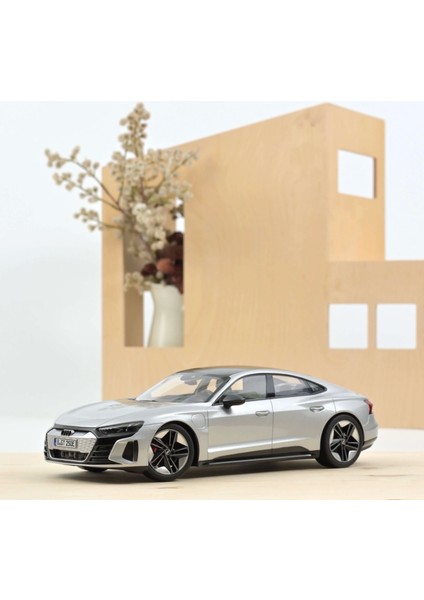 1/18 Audi Rs E-Tron Gt 2021 Silver