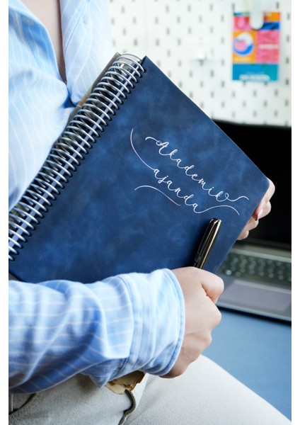 Vegan Deri Spiralli Akademik AJANDA-2025–2026 | 17X23 Cm. | Ayraçlı | Premium Sert Kapak| Blue Mind