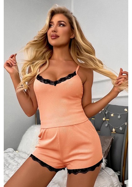Kadın Mercan Pembe Alt ve Üst Dantel Detaylı Şortlu Gecelik Takımı fırsatları