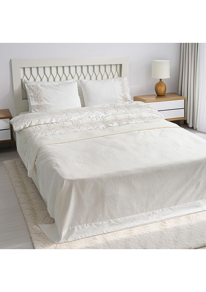 Madeira 3 Boyutlu Örgü Çiçek Işlemeli Çift Kişilik 7 Parça Nevresim + Pike Set