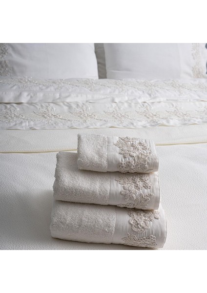 Madeira 3 Boyutlu Örgü Çiçek Işlemeli Çift Kişilik 7 Parça Nevresim + Pike Set fırsatları